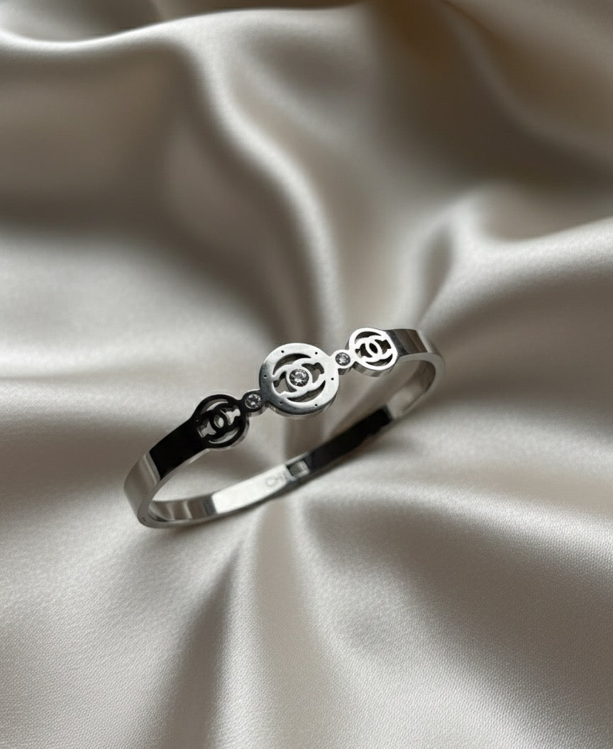 Daffodil stainless steel bangle