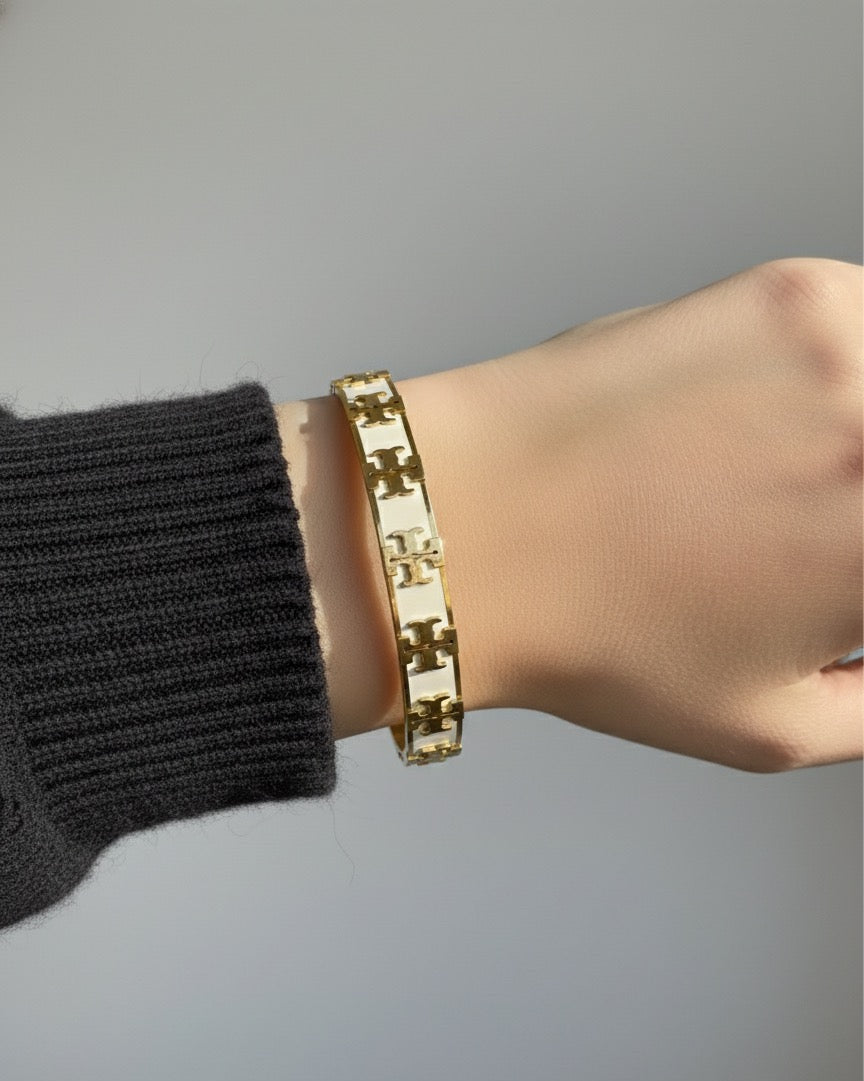 Freesia White and gold bangle