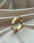 Freesia White and gold bangle