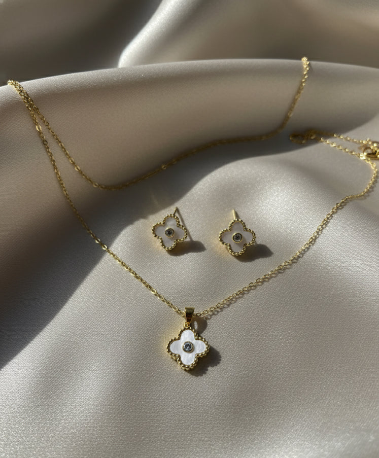 White clover pendant with earrings