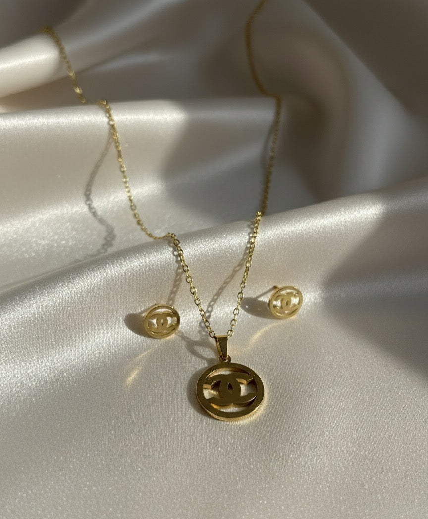 Magnolia pendant with earrings