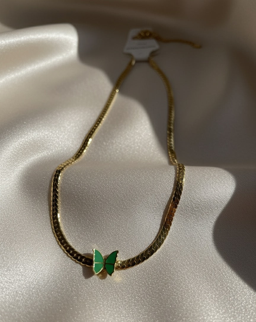 Green butterfly solid chain necklace